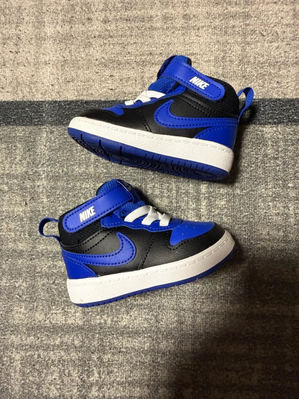 Nike Kids Court Borough Mid 2 Sneakers